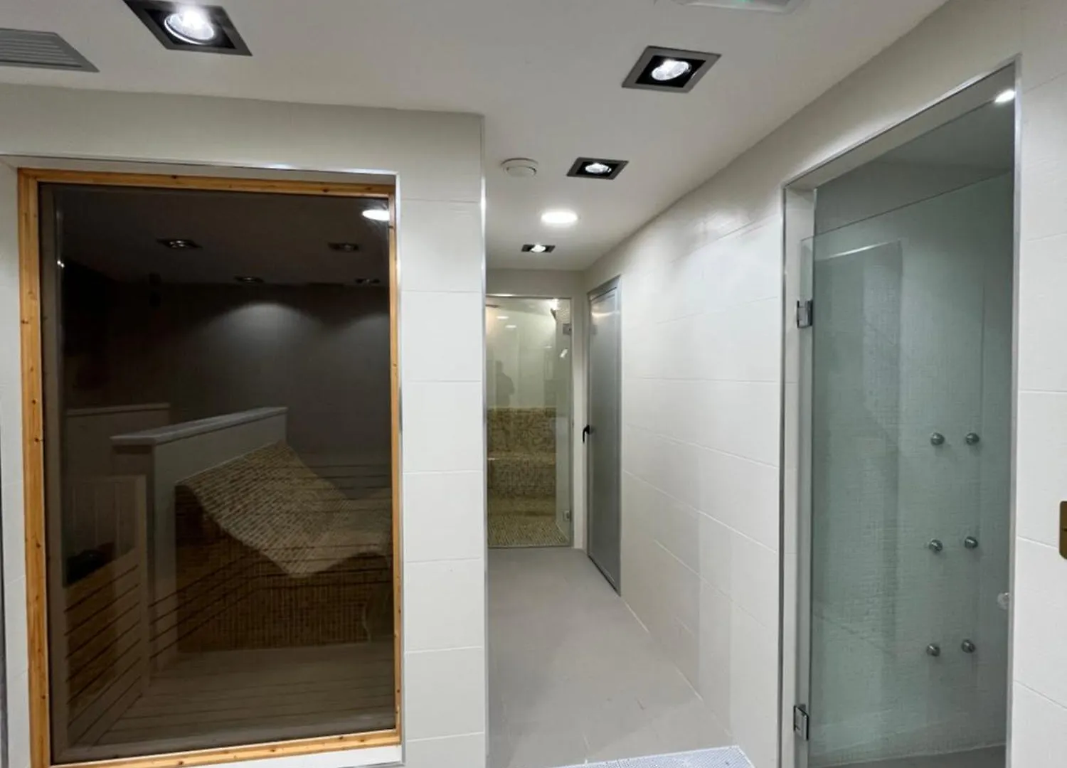 Moderno Apartamento Con Piscinas,Gimnasio En Mijas Malaga